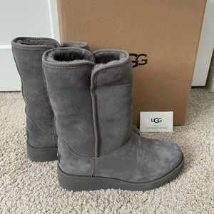 UGG Amie Women’s Classic Slim Boot Sz 7
